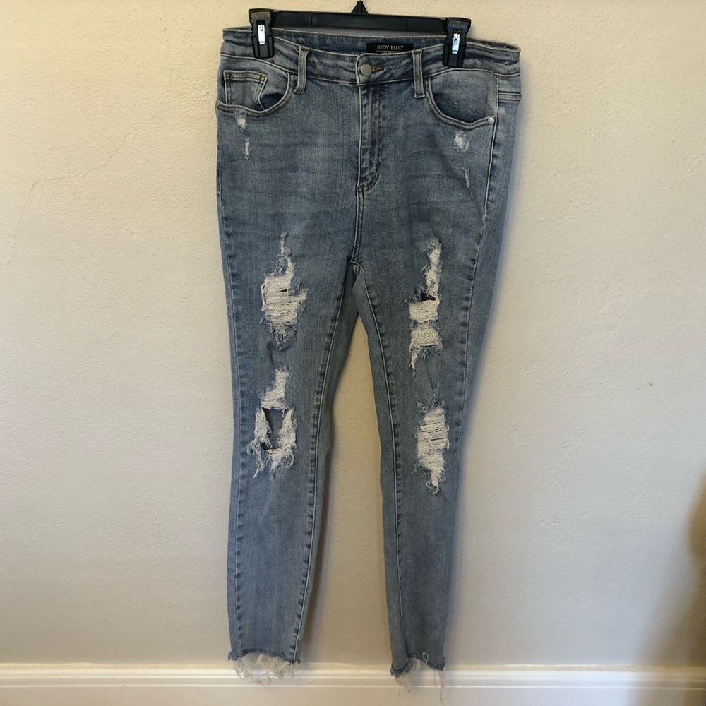 Judy Blue-Skinny Fit- 11/30- Distressed Mom Jean